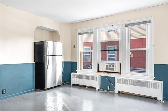 Foto del edificio - 266 Sayles Ave