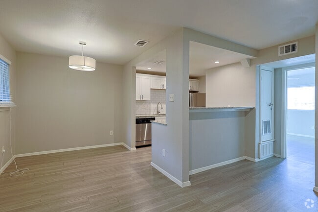 1BR, 1BA - 650SF - Living Area - Manor Flats