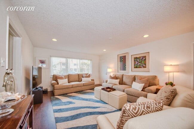 Building Photo - 1024 Bel Air Dr