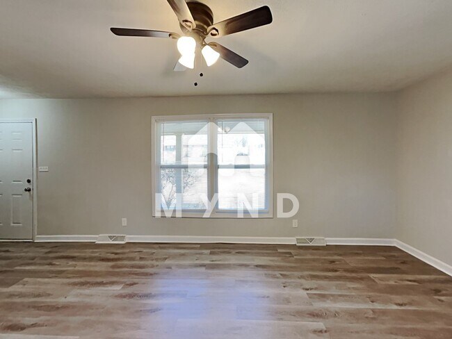 Building Photo - 1701 Anthony Dr
