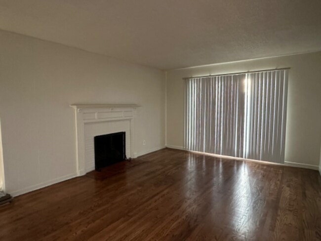 Building Photo - 15096 Costela St