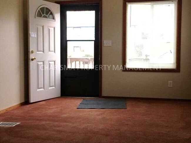 Foto del edificio - 905 N Blauvelt Ave