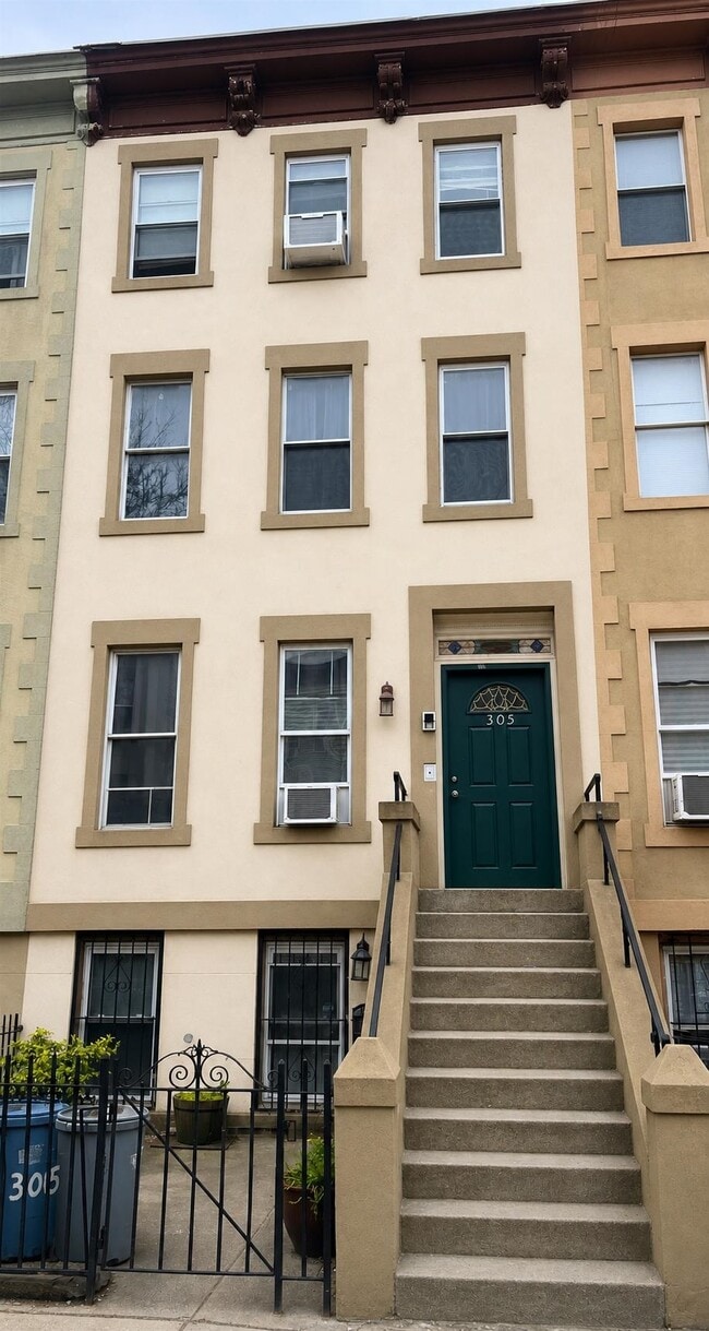 Building Photo - 305 2nd St