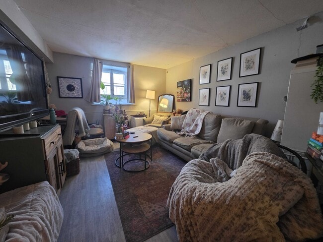 Building Photo - 134 Earl St