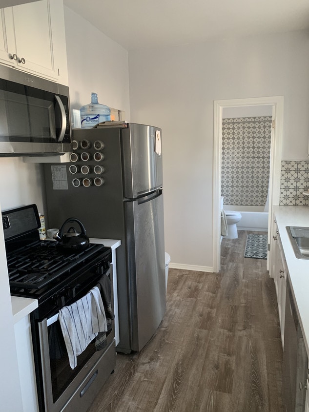 Primary Photo - 2541 S Burnside Ave