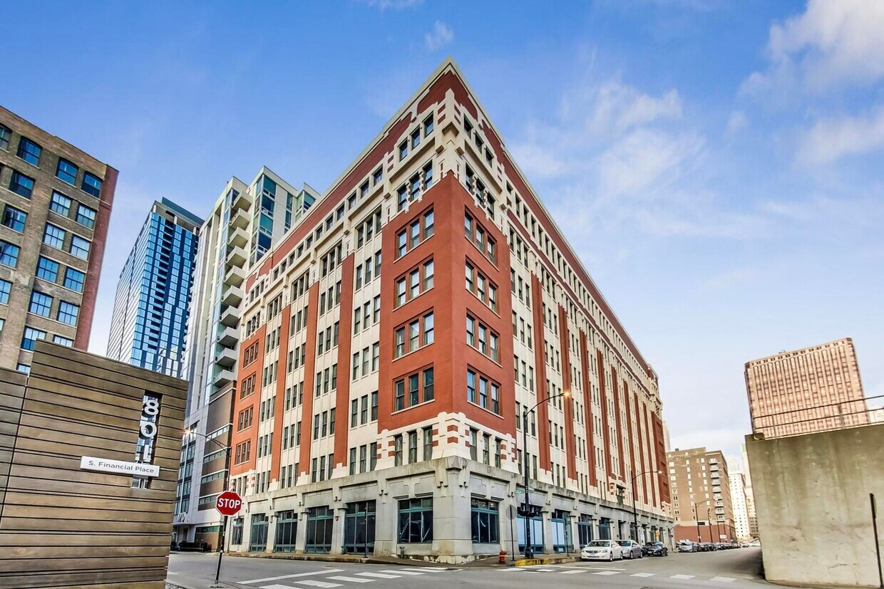 Foto principal - 732 S Financial Pl