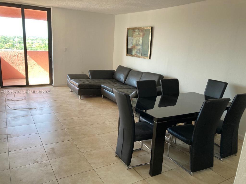 Foto principal - 5050 NW 7th St