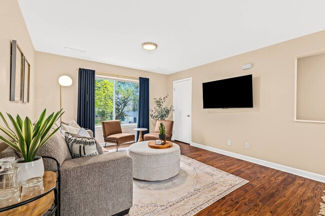 Foto del edificio - 18435 Sharon Ln