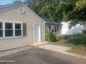 Building Photo - 3 Primrose Ln