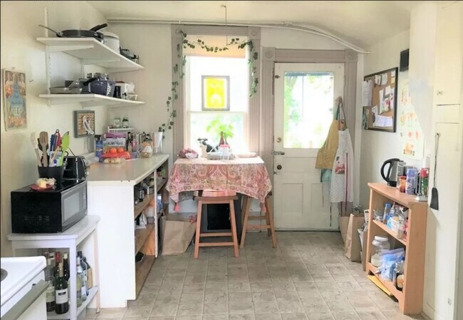 Building Photo - 4 Bedroom House Minutes to WWU!! (Lease ends 1/7/2027)