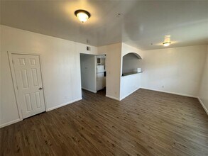 Building Photo - 8526 Lenore St