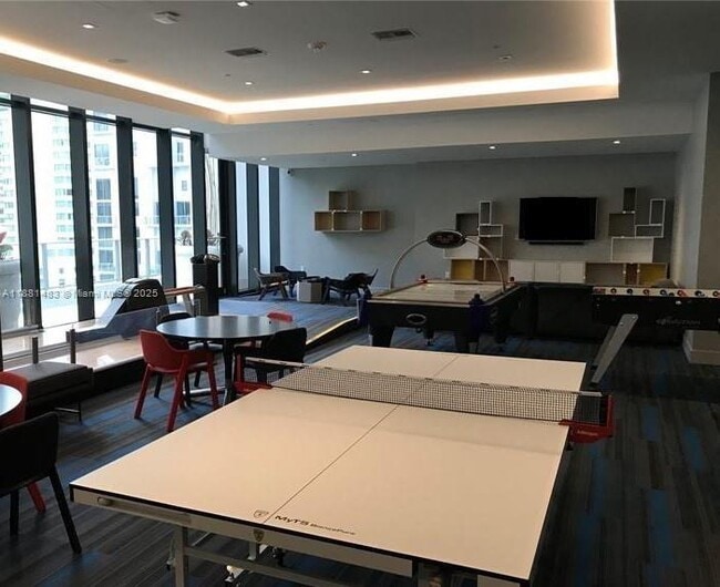Building Photo - 1010 Brickell Ave