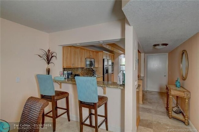 Building Photo - 10980 S Ocean Dr