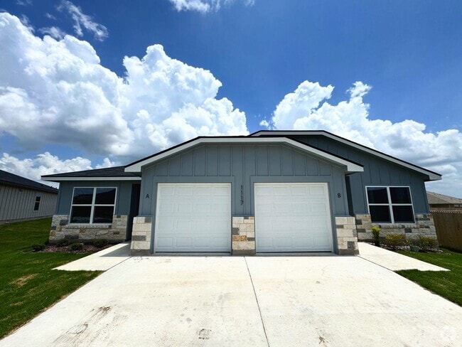 Building Photo - 1117 Lindsey Dr
