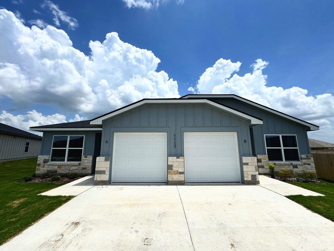 Primary Photo - 1117 Lindsey Dr