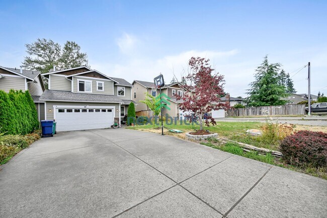 Building Photo - 3 BED & 2.5 BATH  FOR RENT