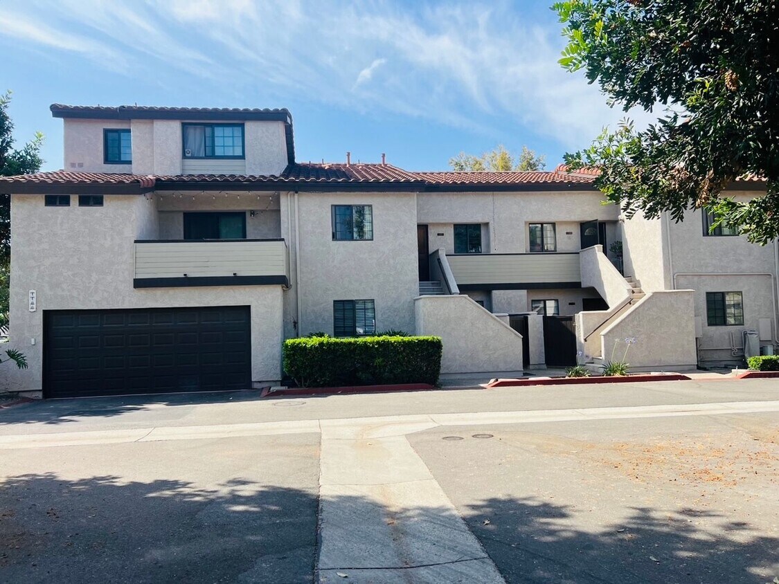 Foto principal - Luxury Living Awaits: Stunning Remodeled C...