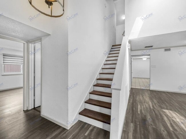 Building Photo - 767 Dove Cir