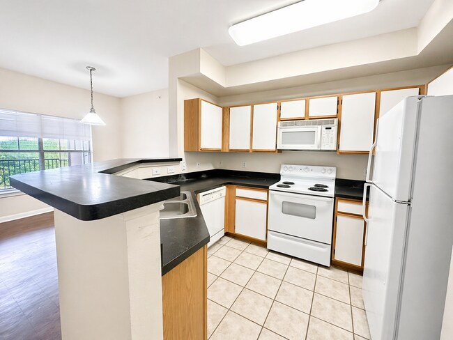 Foto del edificio - 2320 Gracy Farm Ln