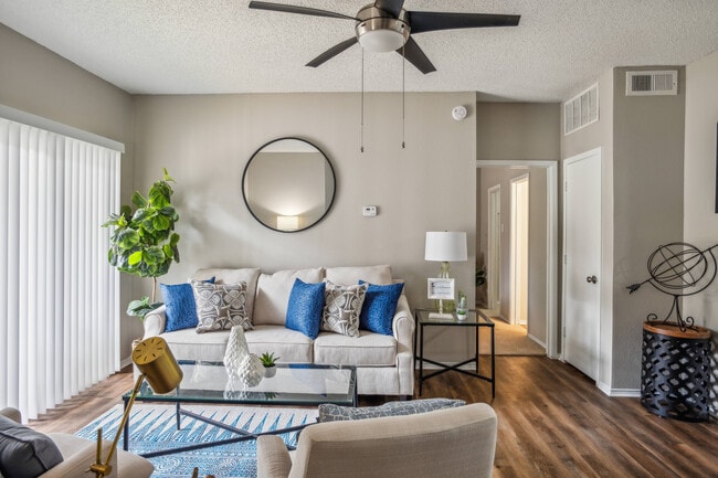 Vivienda en un moderno apartamento con estilo y comodidad - Collin Creek