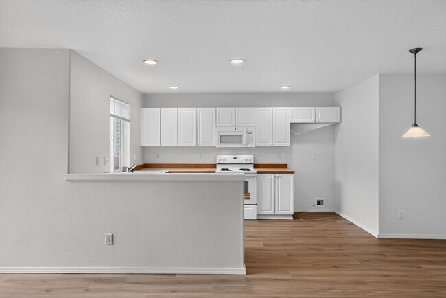 Building Photo - 5146 NE Schoeler Cir