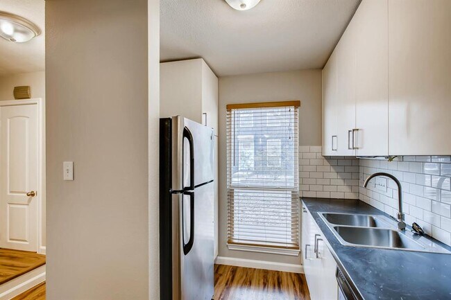 Foto del edificio - 3818 Southway Dr