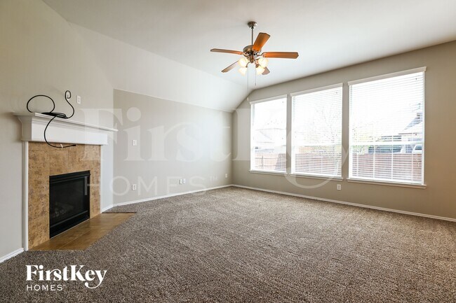 Building Photo - 824 Trailwood Dr