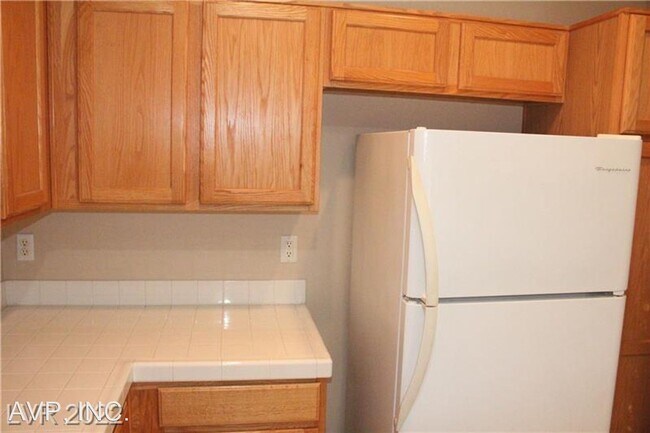 Building Photo - 2 br, 2 bath House - 2530 Stonequist Ave
