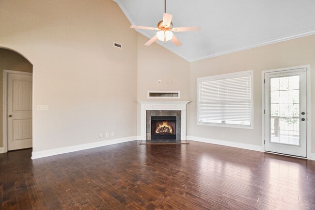 Foto del edificio - Pet Friendly Three Bedroom with Bonus!