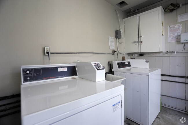 Foto del interior - 6212-6214 Greenleaf Ave