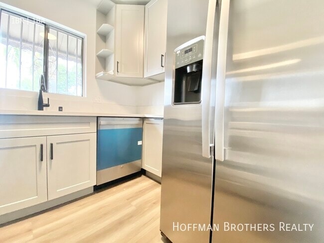 Foto del edificio - 1240 S Bronson Ave