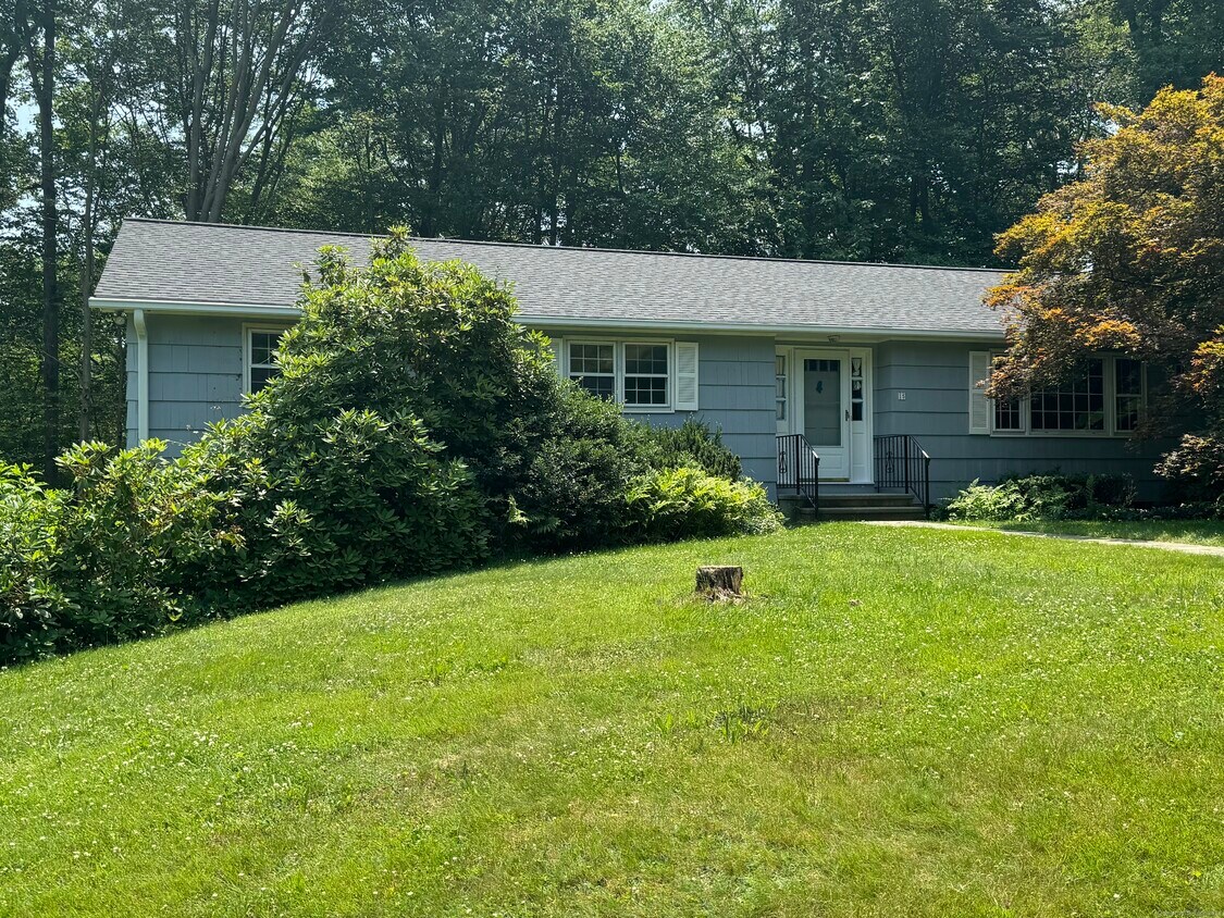 Primary Photo - 15 Carriage Dr