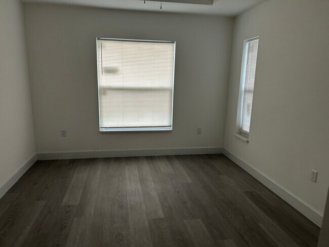 Building Photo - 414 Miramar Rd