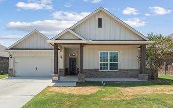 Building Photo - 1440 Lakeview Dr