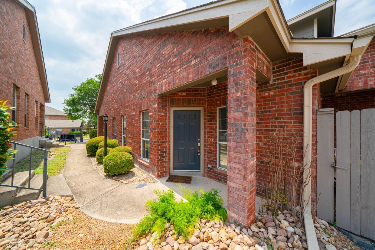 117 Chapel Hill Cir, San Antonio, TX 78240 House Rental in San