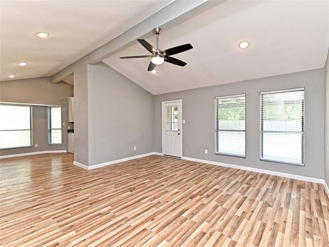 Foto del edificio - 4004 Jaffna Cove