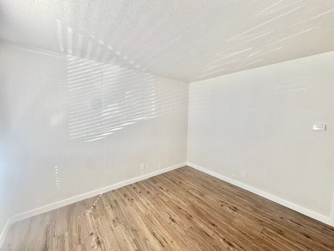 Photo - 1 Bedroom with Granite Counters and In-Unit Laundry! Apartment