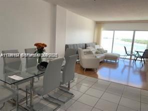 Foto del edificio - 300 Bayview Dr