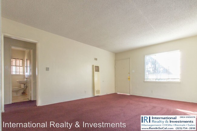 Foto del edificio - 7020 1/2-6222 S Van Ness Ave