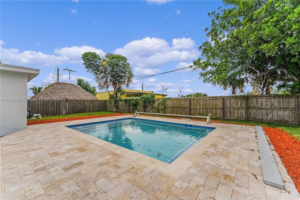 Foto principal - 1694 NE Orion St