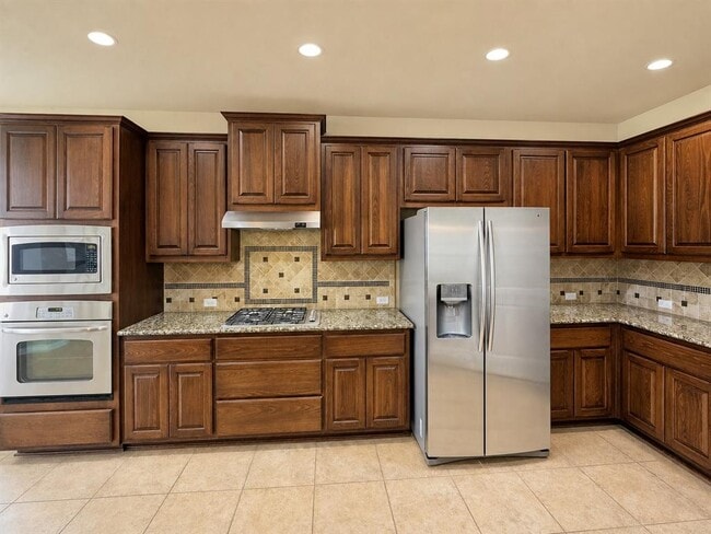 Building Photo - 14312 Senia Bend