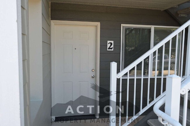 Building Photo - Super clean 2 bed 1 bath apartment in Port...