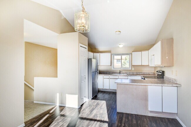 Foto del edificio - Updated 2-Bed Townhome in Ptarmigan Valley...