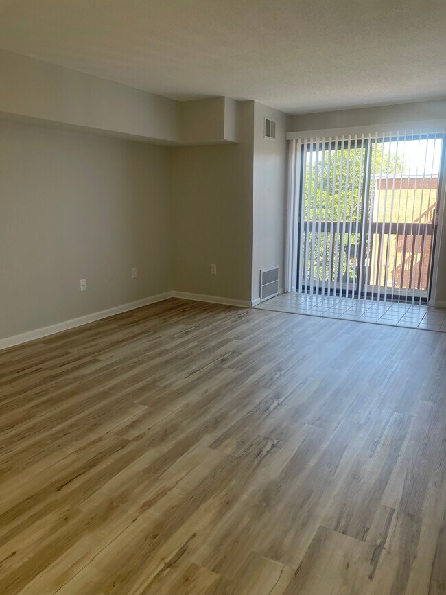 Foto del edificio - 2400 Harbor View Dr