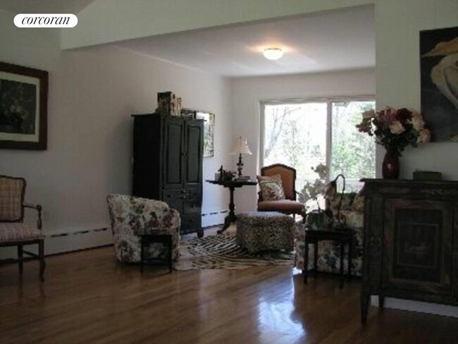 Foto del edificio - 6 Scotts Landing Rd