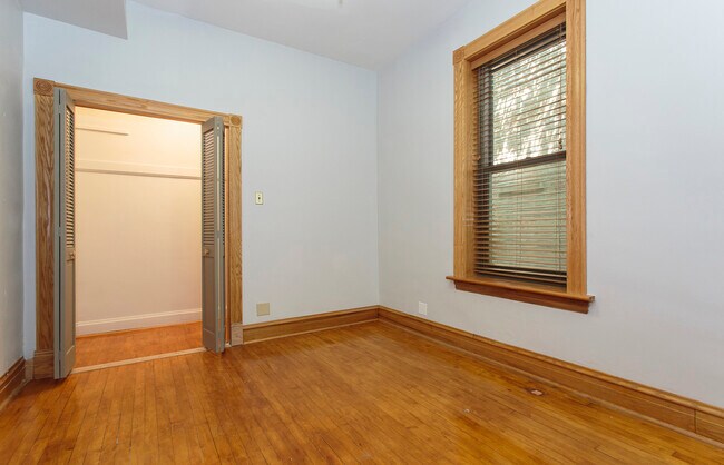 Building Photo - 2526 N California Ave