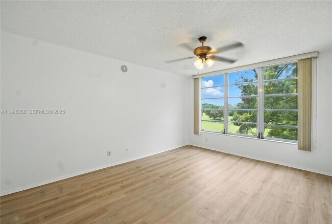 Foto del edificio - 3850 Oaks Clubhouse Dr