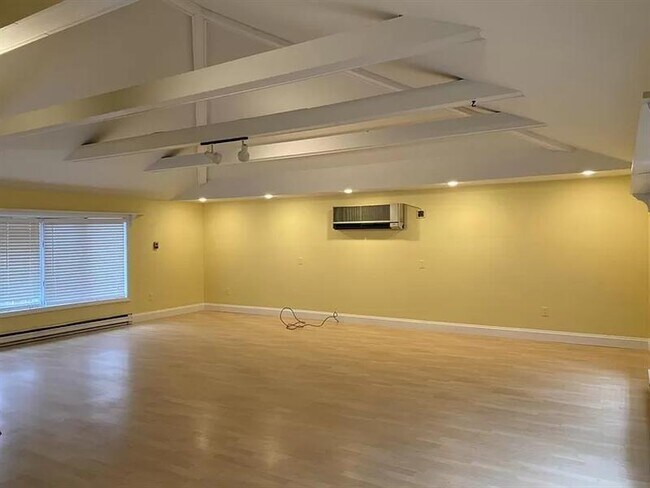 Building Photo - fully renovated 3-bedroom