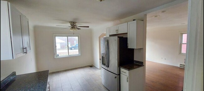 Foto del edificio - Welcome to this charming 3-bedroom, 2-bath...