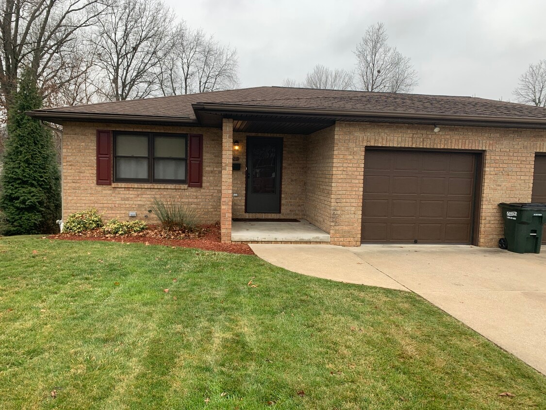 4620 13th St NW, Canton, OH 44708 Townhome Rentals in Canton OH